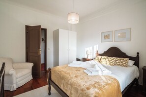 3 habitaciones, tabla de planchar con plancha, cuna de viaje y wifi 