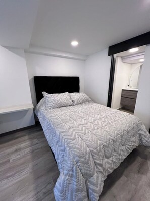 1 bedroom, desk, iron/ironing board, free WiFi