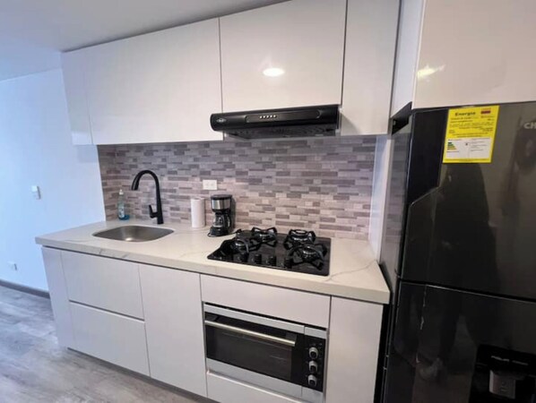 Microwave, coffee/tea maker, cookware/dishes/utensils, dining tables