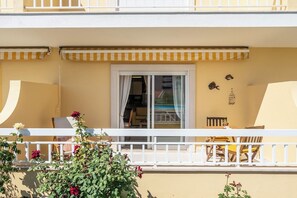 Outdoor dining - Casa da Praia - Ericeira center (Ericeira)