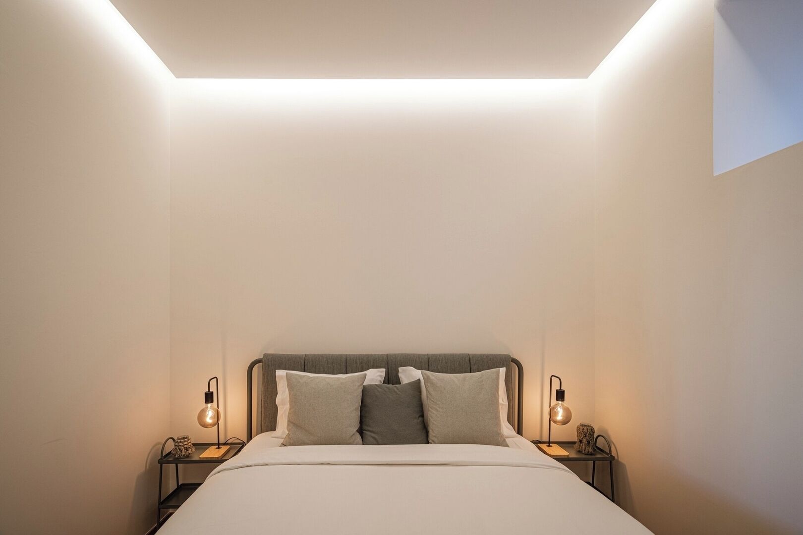 3 bedrooms, desk, iron/ironing board, travel cot