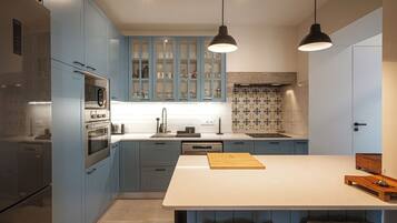 Fridge, oven, dishwasher, coffee/tea maker