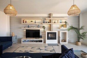 Télévision, cheminée