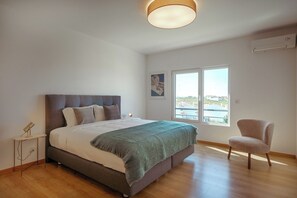 2 bedrooms, iron/ironing board, travel cot, WiFi