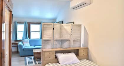 Spacious pet friendly studio cottage in coastal South Kingstown