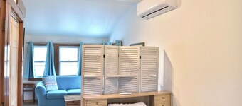 Spacious pet friendly studio cottage in coastal South Kingstown