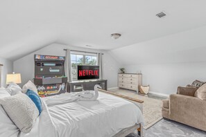 4 Schlafzimmer, Zimmersafe, Schreibtisch, Bügeleisen/Bügelbrett