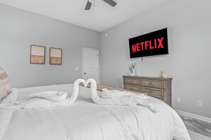 4 bedrooms, in-room safe, desk, iron/ironing board