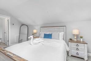 4 bedrooms, in-room safe, desk, iron/ironing board