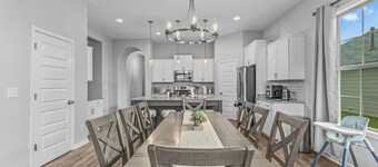 GameDay Fun ' Grill ' 1GB Wi-Fi ' Arcade ' Parking ' Towel Warmer ' 2 Car Garage