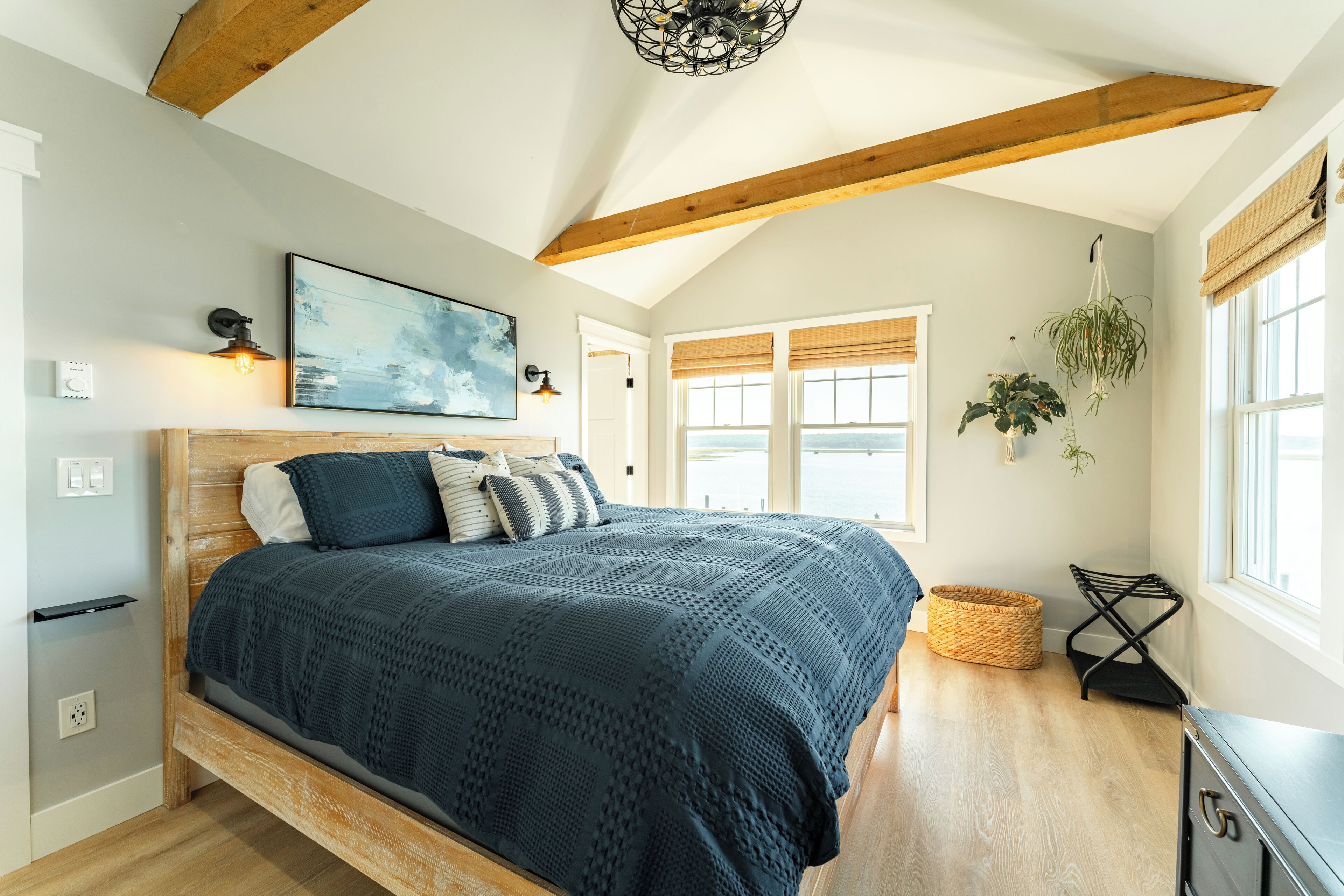 4 bedrooms, desk, travel crib, WiFi