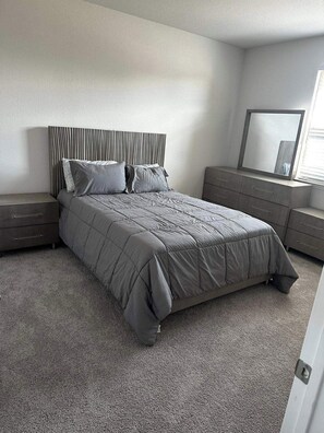 House | 2 bedrooms, iron/ironing board, free WiFi, bed sheets - Spacious 2Br w/ Fireplace - Sleeps 4 - Bbq - Lake (Sunnyvale)