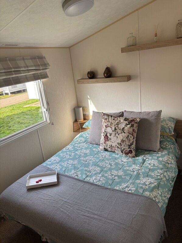 Cabin | 3 bedrooms, iron/ironing board, free WiFi, bed sheets - Pet Friendly Hot Tub Breaks Sunnymede, Ingoldmells (Skegness)
