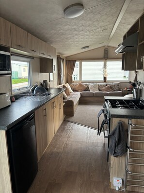 Hytte | Eget kjøkken | Kjøleskap, mikrobølgeovn, ovn og kokeplater