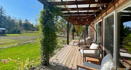 Modern 3Bed Farmhouse with Hot Tub