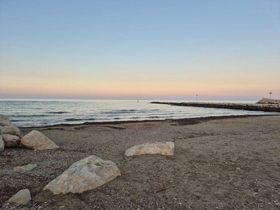Cozy apartment near the Sea with all amenities.