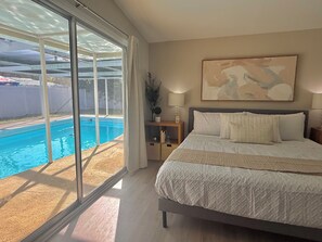 4 bedrooms, desk, iron/ironing board, travel crib