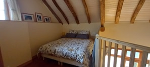 2 bedrooms, travel crib, free WiFi, bed sheets
