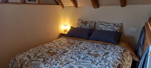 2 quartos, berço de viagem, Wi-Fi de cortesia, roupa de cama
