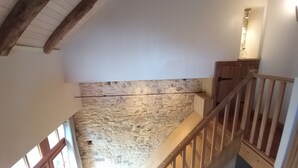 A staircase with wooden railings leading to a stone wall. - L'écrin du Val de Louyre, in the heart of Périgord Noir, with private pool (Val de Louyre et Caudeau)