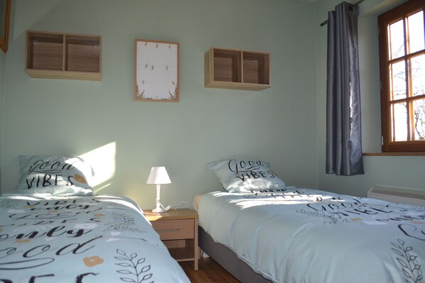 2 chambres, lit parapluie, Wi-Fi gratuit, draps fournis