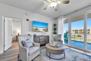 Leilighet, 1 kingsize-seng med sovesofa (Calypso 3-309 - Gypsea's View) | Oppholdsområde | TV