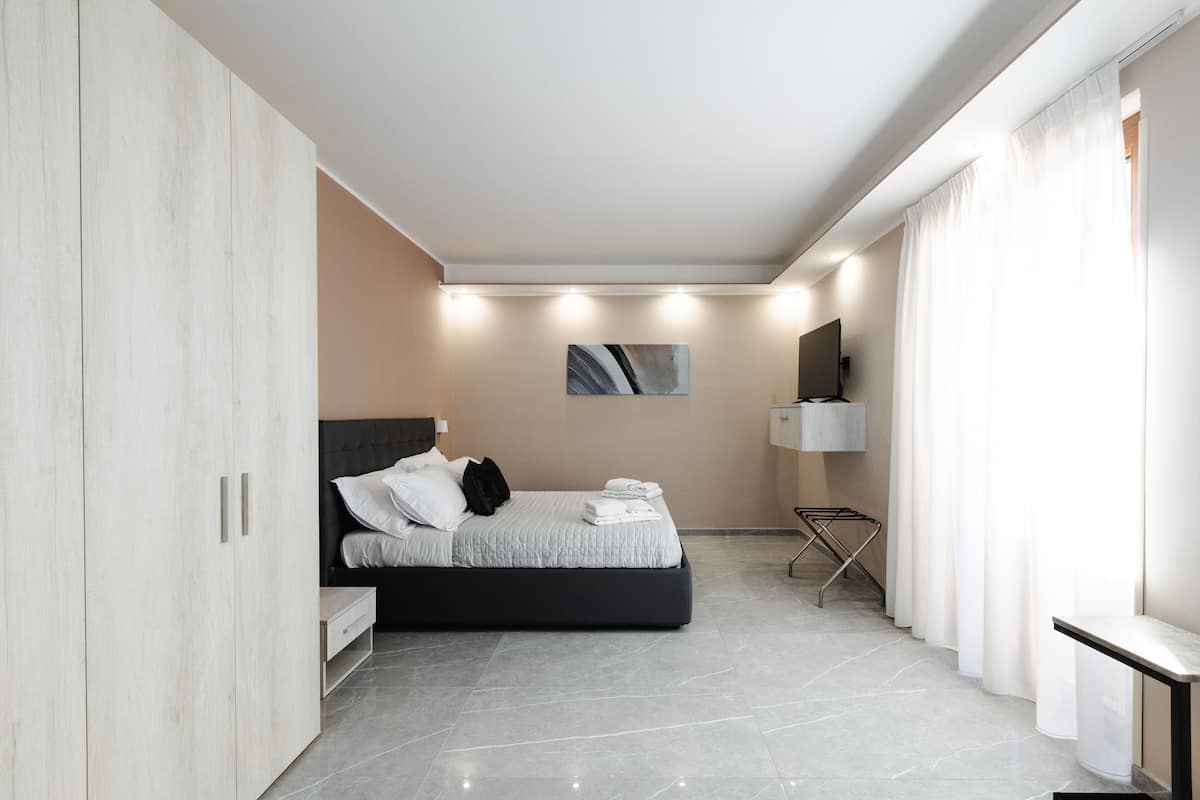 Habitación superior, vista al jardín | Caja de seguridad en la habitación y wifi gratis