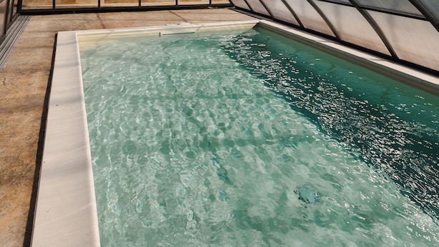 A swimming pool under a transparent roof structure. - Villa Olivieri B&B - Wellness House  (Viterbo)
