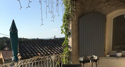 Maison de village avec piscine prĂšs de Montpellier.