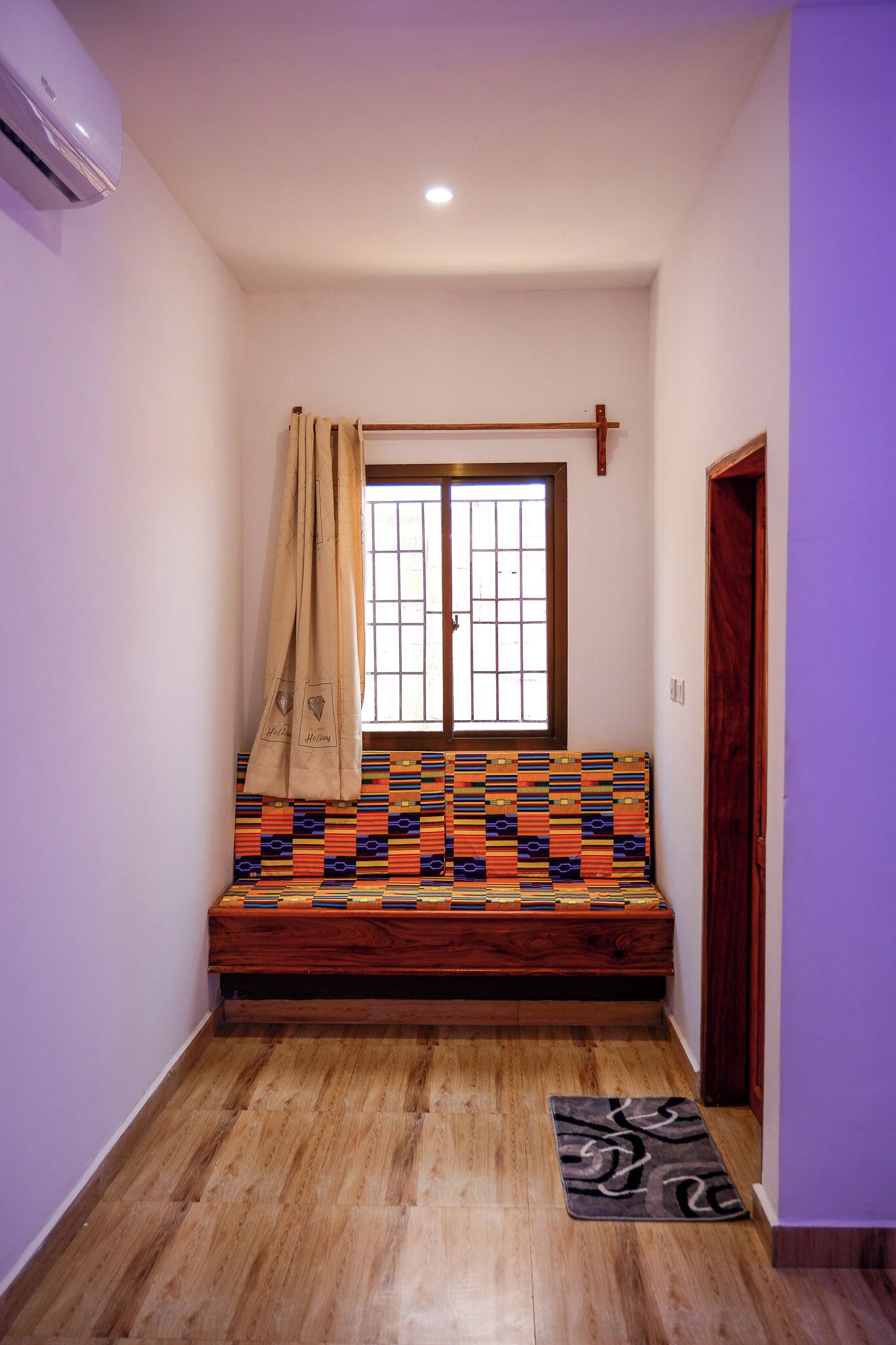 Caja de seguridad en la habitación y escritorio 