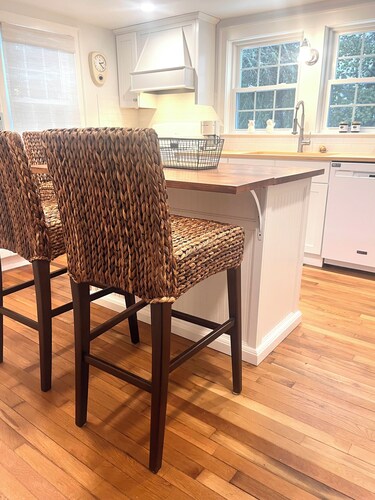 South Dartmouth Vacation Rental Home - Half Mile to Padanaram Village