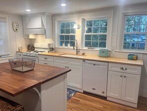 Fridge, microwave, oven, stovetop - South Dartmouth Vacation Rental Home - Half Mile to Padanaram Village (Dartmouth)