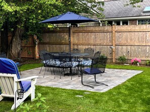 Outdoor dining - South Dartmouth Vacation Rental Home - Half Mile to Padanaram Village (Dartmouth)