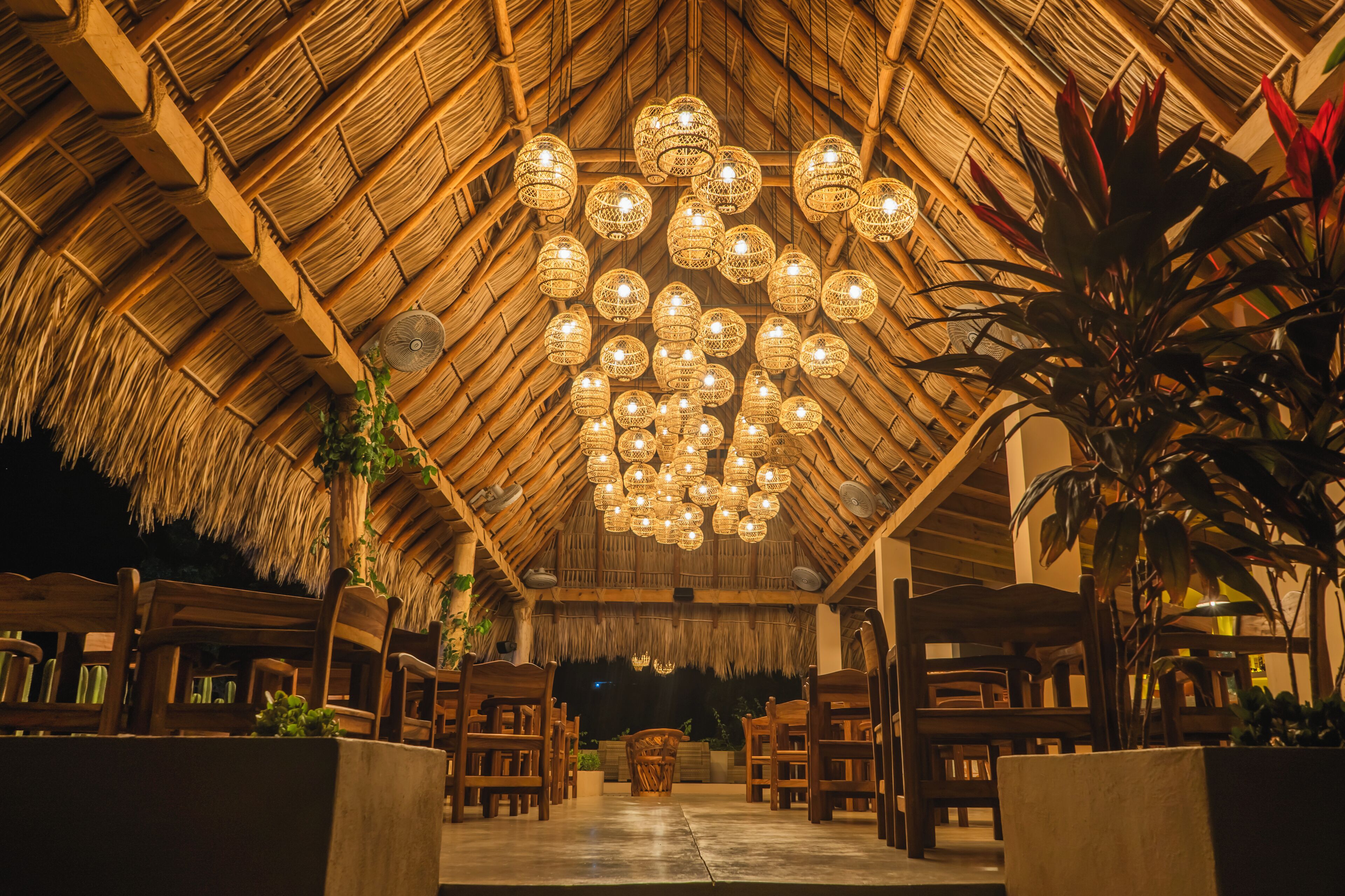 Ofereix vistes a la piscina i s'hi serveixen esmorzars, dinars i sopars 