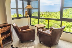 Casita Conejo | 高級寝具、羽毛の掛け布団、テンピュール、セーフティボックス (室内)