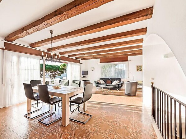 Casa, 4 dormitoris, terrassa | Menjador