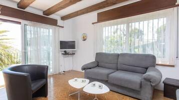 House, 4 Bedrooms, Terrace | Living room