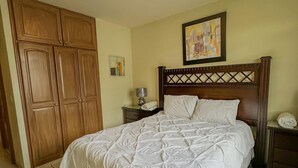 2 bedrooms, iron/ironing board, WiFi (free)