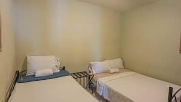 2 kamar tidur, setrika/meja setrika, dan Wi-Fi gratis