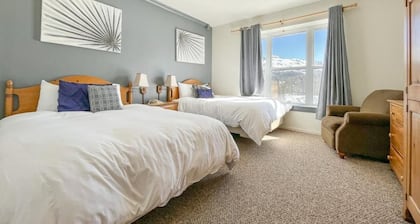 7 guests 2BR 2BA