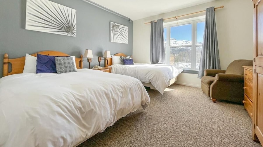 7 guests 2BR 2BA