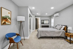 3 bedrooms, desk, WiFi, bed sheets