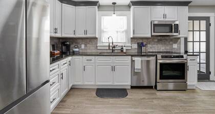 Blue Haven Hideaway- Private Yard In Town