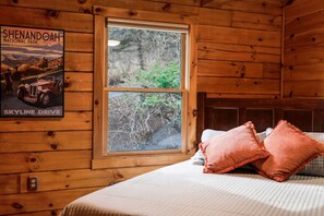 4 室のベッドルーム、デスク、WiFi、ベッドシーツ