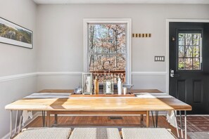 Dining - Shenandoah Views-Hot Tub -15 Min to Park (Luray)