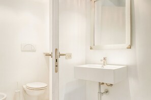 Bathroom - Casa Milano - Modernist Marvel (Milan)