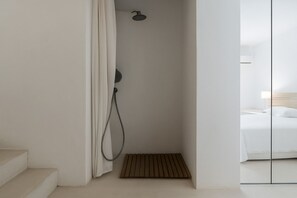 Apartment | Bathroom shower