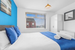 5 chambres, fer et planche à repasser, Wi-Fi, draps fournis