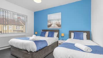 5 bedrooms, iron/ironing board, WiFi, bed sheets