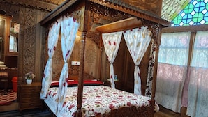 Luxury Suite | Free WiFi - New Alzira Heritage Group of Houseboats  (Srinagar)